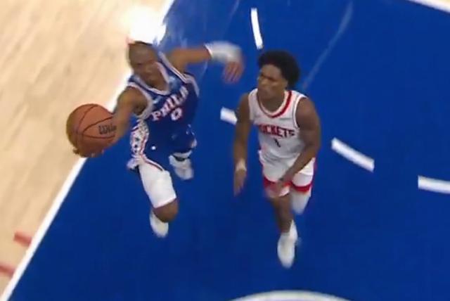 CCTV体育网-马克西绝杀上篮遭杜兰特封盖，但回放显示应是干扰球